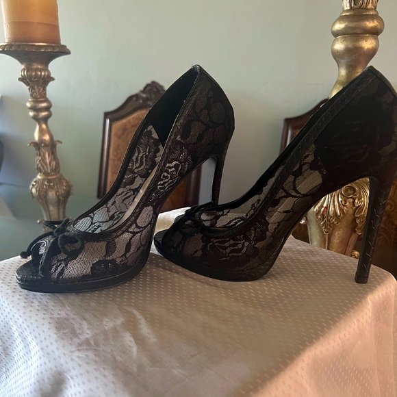Beautiful black lace peep toe heels size 7and half - Picture 1 of 4